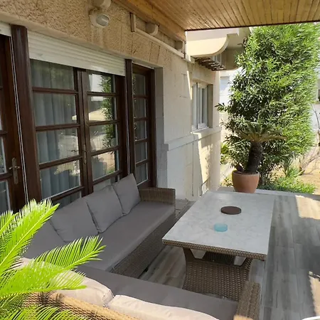 Sea View - Beachside, With Private Pool, Tropical Garden & Terrace Спліт