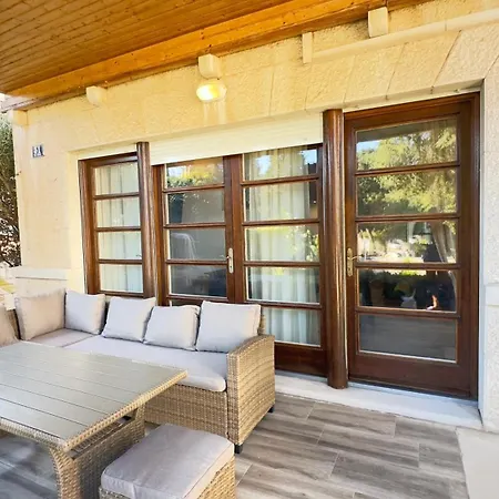 Apartmán Sea View Villa Apartment - Beachside, With Private Pool, Tropical Garden & Terrace