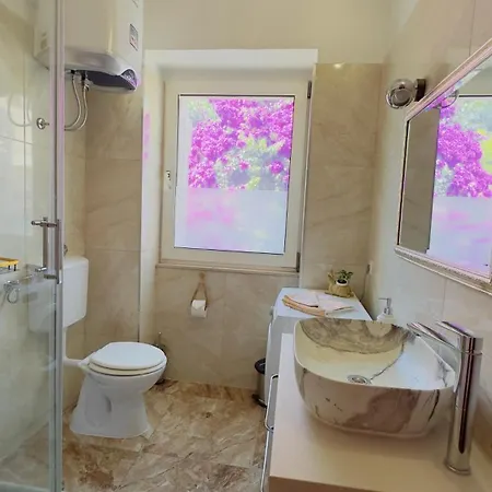 Apartmán Sea View Villa Apartment - Beachside, With Private Pool, Tropical Garden & Terrace Split
