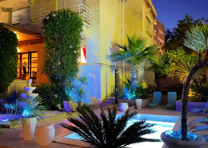 Appartamento On Location, With Pool, Sea View And Exotic Garden *