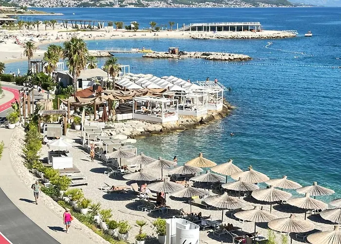 Appartamento On Location, With Pool, Sea View And Exotic Garden Spalato