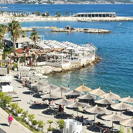 Apartman On Location, With Pool, Sea View And Exotic Garden Split